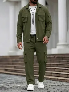 Heren cargo jack en broek set in olijfgroen met handig multi-pocket ontwerp.