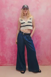 Detailed view of trendy high-waisted wide-leg jeans in dark blue denim for a street look