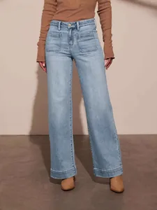 High-waist wide-leg light blue denim jeans with retro front pockets and straight cut
