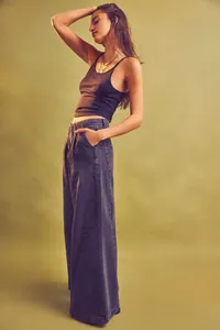 Fashionable high-waisted wide-leg jeans in charcoal grey for casual street style look.