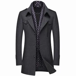 Vista detallada de abrigo de lana gris oscuro para hombre con cuello de bufanda