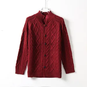 Cardigan bordeaux da uomo a trecce con collo alto e chiusura frontale con bottoni