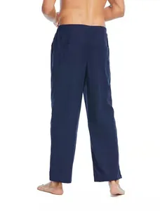 Vista posteriore dei pantaloni casual da uomo in lino e cotone blu scuro con vita elastica.