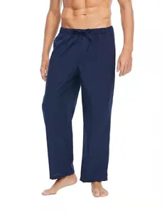 Dettaglio di pantaloni casual da uomo in cotone e lino blu navy con coulisse