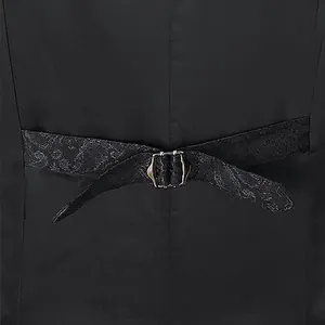 Detail der hinteren Einstellschnalle an einer schwarzen Herren-Business-Weste mit Jacquard