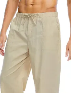 Primo piano di pantaloni casual da uomo in cotone e lino con coulisse in vita