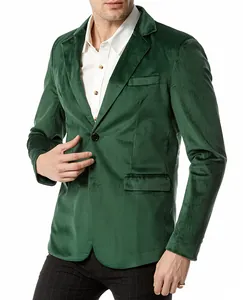 Gedetailleerde opname van groene heren fluwelen blazer met klassieke revers en knopen