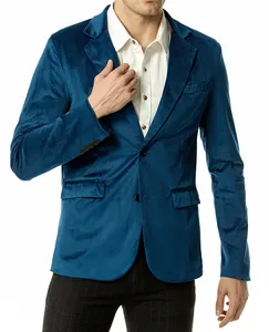 Gedetailleerde weergave van een luxe blauwe fluwelen blazer met twee knopen voor heren