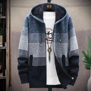 Giacca in maglia da uomo con cappuccio sfumato blu fodera in pile e chiusura a zip intera