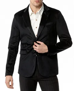 Detailopname van een premium zwart fluwelen colbert met twee knopen voor heren