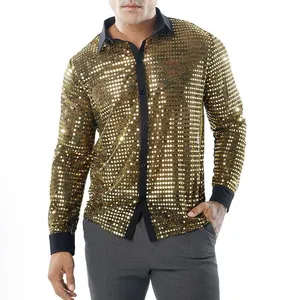 Eine Detailansicht des Herren-Hemds mit goldenen Pailletten für 70er Disco-Partys