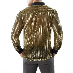 Detailansicht der Rückseite eines 70er-Jahre-Disco-Hemdes für Herren mit goldenen Pailletten