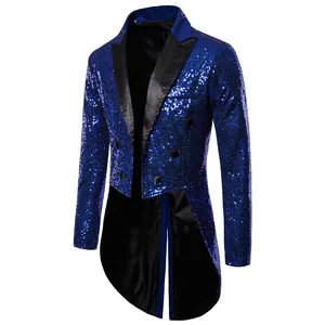 Detail van heren blauwe pailletten tuxedo slipjas voor podiumoptredens en feesten