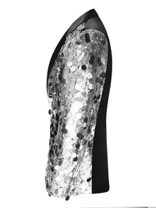 Dettaglio profilo blazer nero da uomo con paillettes argentate per spettacoli e feste