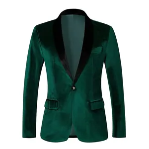 Vista dettagliata del blazer slim fit in velluto verde smeraldo con revers a contrasto.