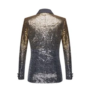 Achteraanzicht van heren blazer met gouden en zwarte gradiënt lovertjes voor het podium