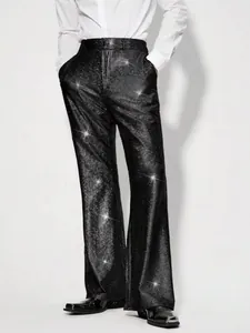 Vue détaillée d'un pantalon à carreaux pailleté noir pour les tenues de scène masculines