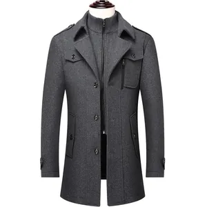 Grauer Wollmantel für Herren im Business-Stil mit modischem Doppelkragen-Design.