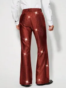 Vue arrière du pantalon évasé à sequins rouges pour fêtes et spectacles.