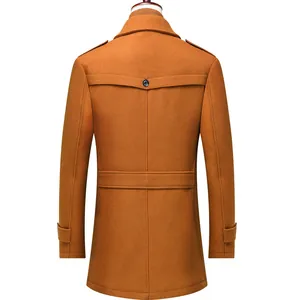 Detailansicht der Rückseite eines orangefarbenen Business-Wollmantels für Herren