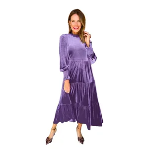 Elegante abito lungo in velluto viola con gonna a balze e maniche lunghe per donna