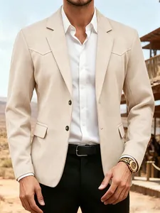 Détail d'un blazer en daim beige pour homme avec coutures d'empiècement de style Western