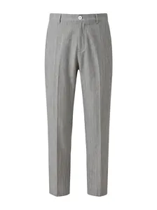 Vista frontal de pantalones de traje gris para hombre con detalle de tela texturizada