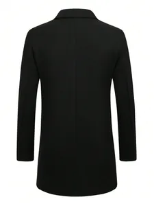 Vue arrière d'un élégant manteau en laine noir pour homme avec couture centrale