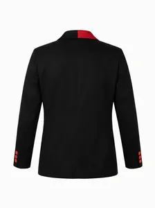 Detaillierte Rückansicht eines Herrenblazers in Schwarz mit roten Details am Kragen