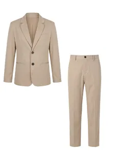 Herren-Business-Anzug in Khaki mit klassischem Blazer und passender Hose.