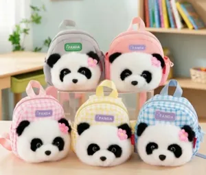 Entzückende Kollektion von fünf Plüsch-Panda-Rucksäcken für Kinder in bunten Farben