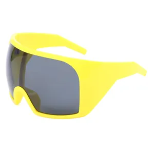 Übergroße gelbe Sport-Sonnenbrille mit grauen Gläsern und UV-Schutz für den Außenbereich