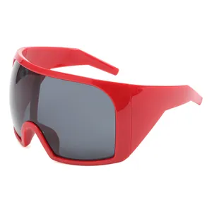 Übergroße rote Outdoor-Sport-Sonnenbrille mit dunklen Shield-Gläsern und UV-Schutz
