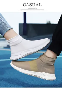 Détail de baskets à enfiler en maille extensible blanche et kaki pour hommes à semelles épaisses