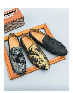 Modische Herren-Loafer mit aufwendiger Vintage-Stickerei in Blumen- und Paisley-Mustern