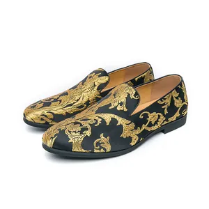 Elegante schwarze Herren-Loafer mit goldener Barock-Stickerei für formelle Anlässe.