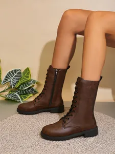 Botas de media caña marrones vintage con cremallera lateral y cordones
