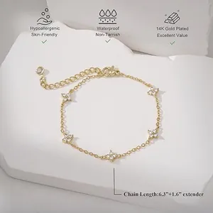 Bracelet trèfle étoile plaqué or 14K avec zircons et détail de longueur ajustable