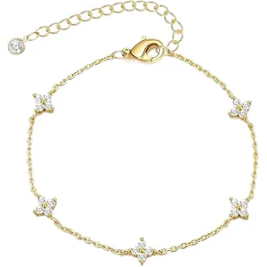 Bracelet élégant plaqué or 18 carats avec breloques d'étoiles en zircon et chaîne réglable.