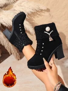 Elegante schwarze Stiefeletten mit Blockabsatz, Strickbund und luxuriöser Perlen-Strass-Verzierung.