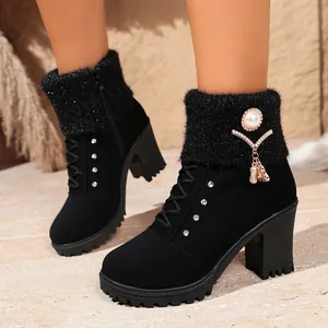 Schwarze Damenstiefeletten mit hohem Absatz, Strickkragen und Strassstein-Verzierung