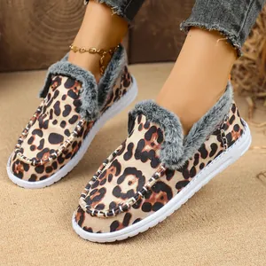 Detaillierte Ansicht von Damen Flachschuhen mit Leopardenmuster und grauem Kunstfell