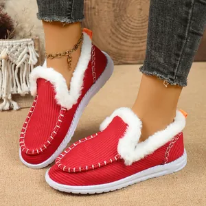 Bequeme rote Damen Slipper mit warmem Kunstpelzfutter und weißen Kontrastnähten
