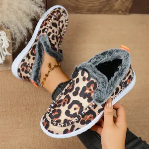 Stilvolle Damen-Loafer mit Leopardenmuster, warmem Kunstfellfutter und weißer flacher Sohle