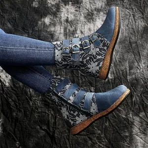 Boho-Stiefeletten aus blauem Denim mit Blumenstickerei und Korksohle im Martin-Stil