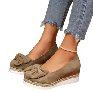Mocasines casuales de plataforma con cuña para mujer con detalle de lazo en kaki