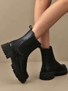 Bottines Chelsea noires pour femmes avec semelles compensées et panneaux élastiques