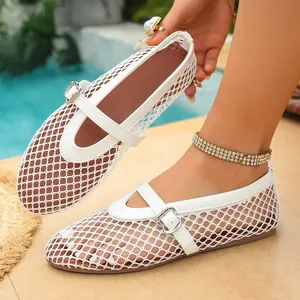 Ballerines élégantes en maille blanche avec bride Mary Jane pour l'été à la plage