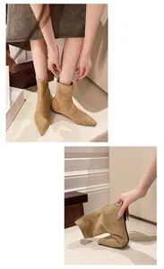 Bottines élégantes en daim kaki à bout pointu avec une semelle souple très flexible