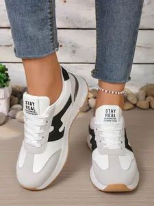 Baskets à plateforme tendance pour femmes avec broderie STAY REAL et design coloré